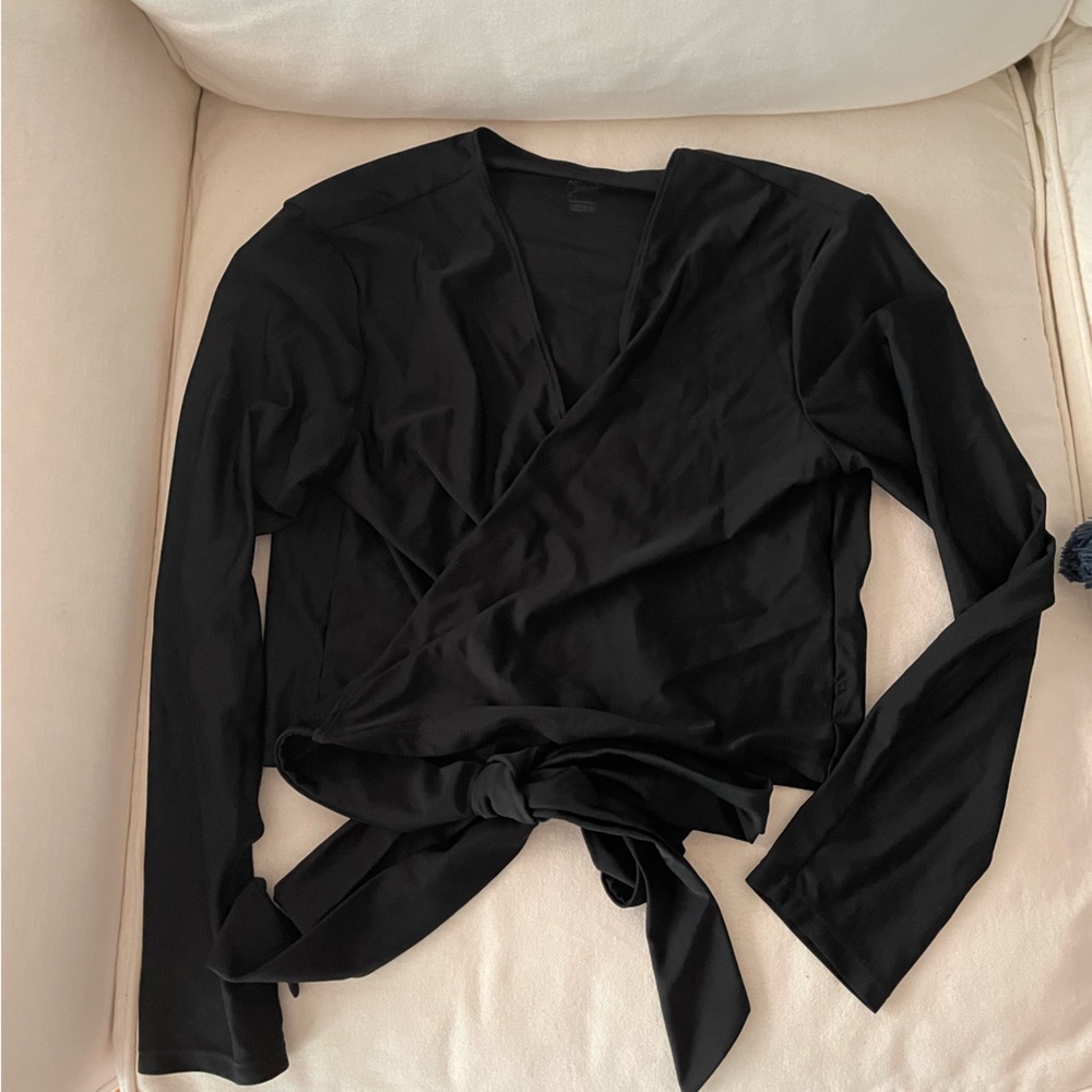 Black Kortni Jeane wrap top rash guard women’s size M